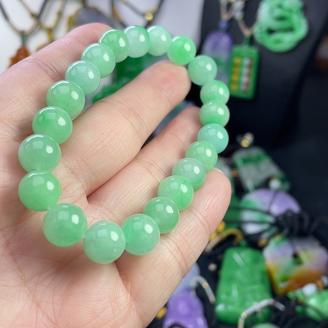 翡翠未镶嵌吊坠(赠链)