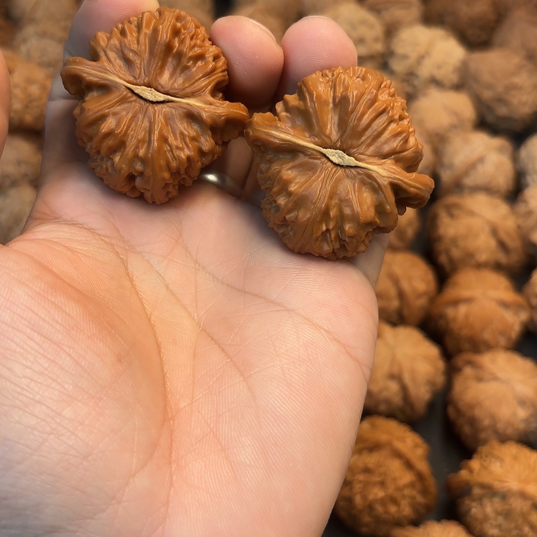 闪***人吊坠文玩核桃baishi