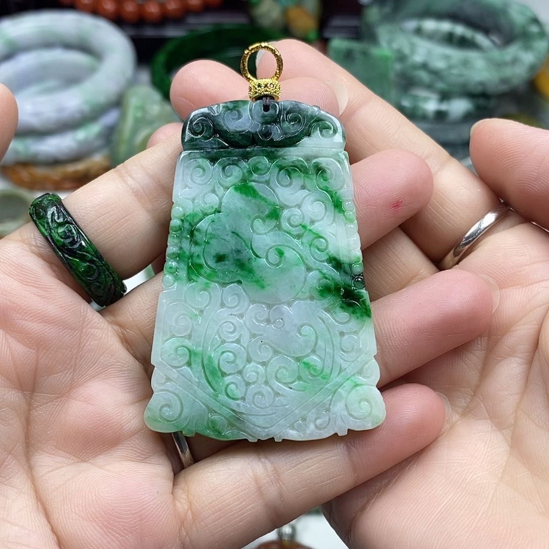 颈饰未镶嵌翡翠黄*师牌子