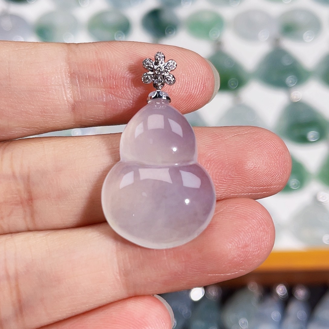 颈饰18K金镶嵌翡翠吊坠