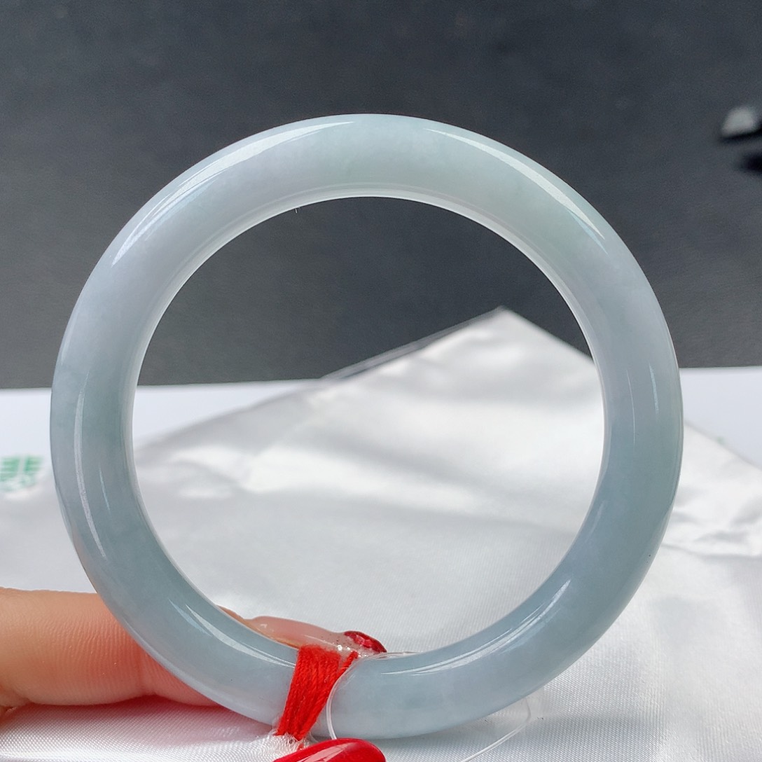 翡翠手镯未镶嵌0109圆55