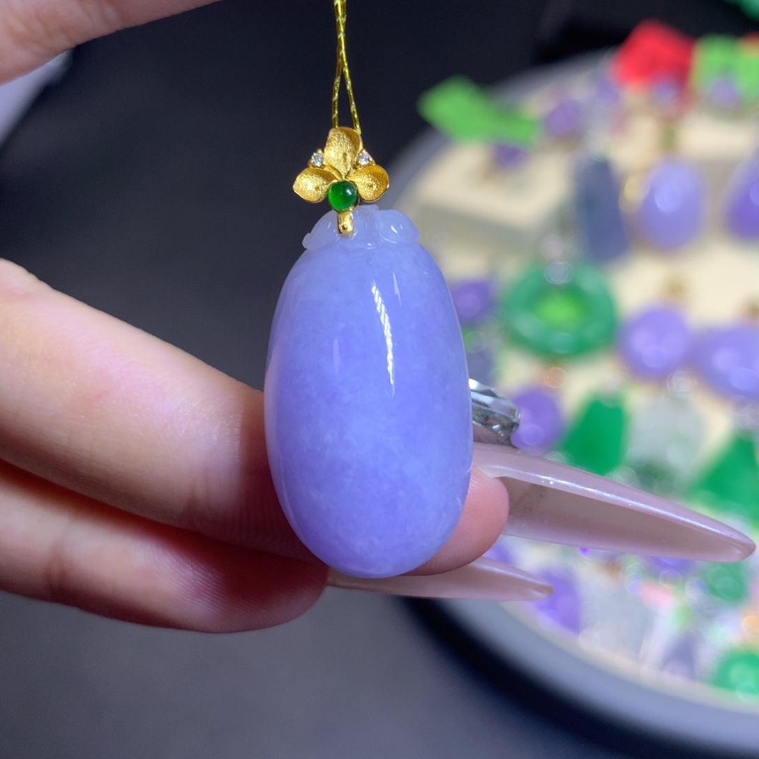 翡翠18K金镶嵌颈饰