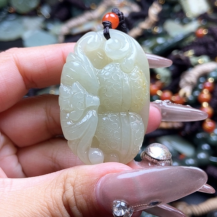 和田玉颈饰足铂镶嵌