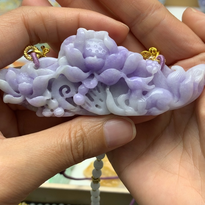 翡翠颈饰未镶嵌翡翠