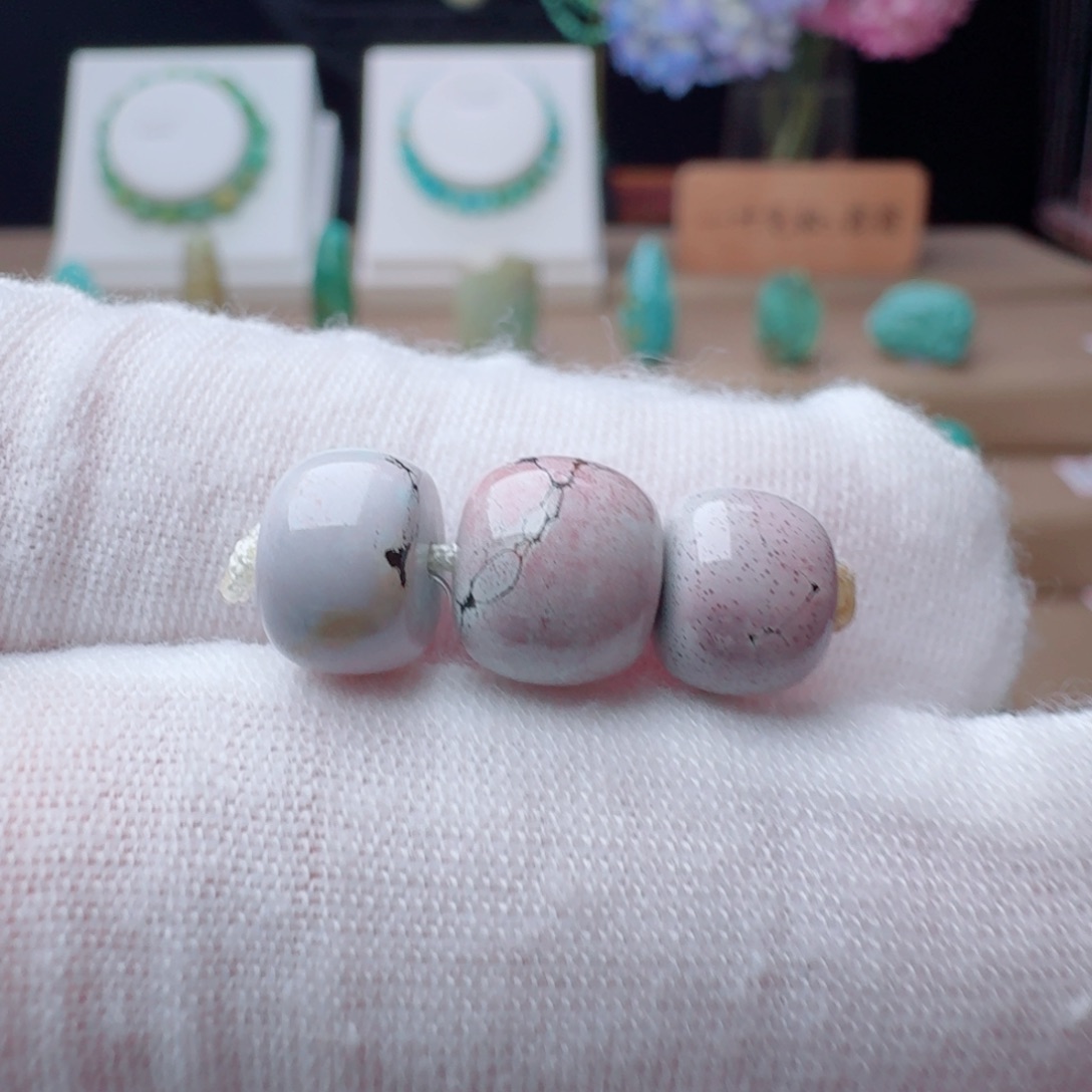 绿松石未镶嵌颈饰