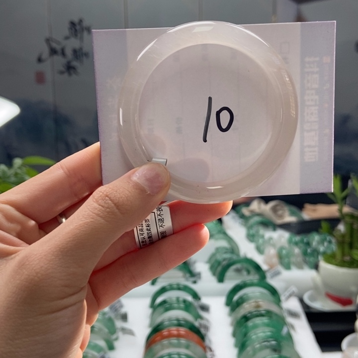 石英质玉手镯未镶嵌天然A货非洲翠手镯