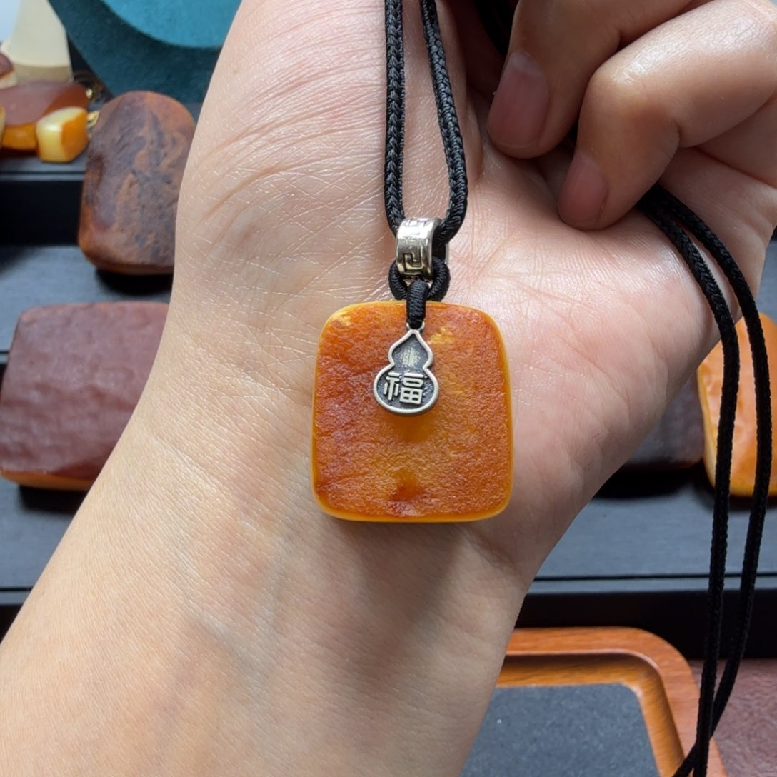 琥珀吊坠(赠链)未镶嵌