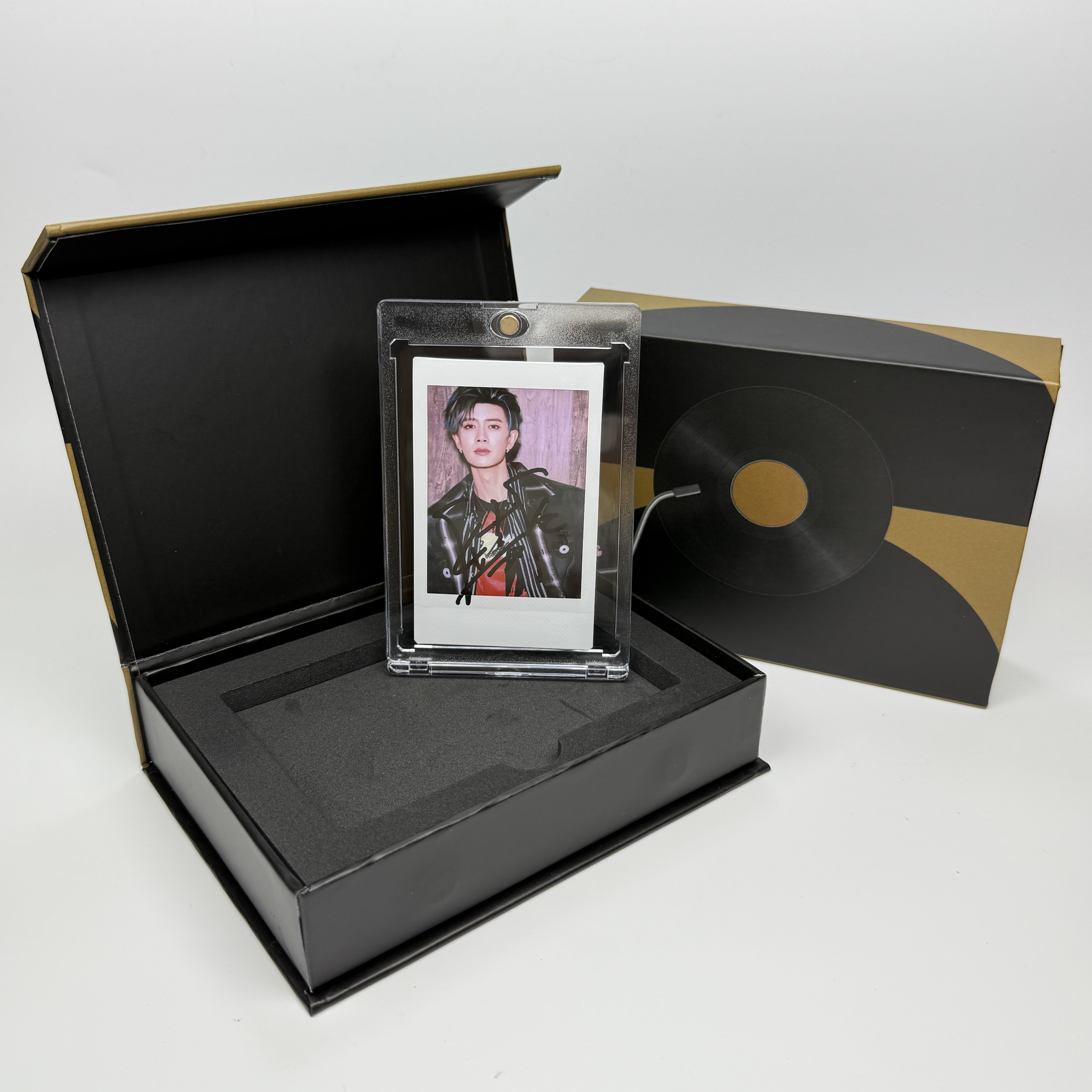 N2154任嘉伦 签名正品拍立得照片 白边