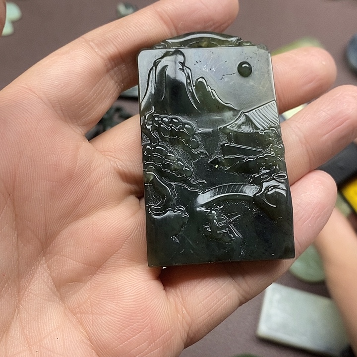 蛇纹石玉未镶嵌颈饰