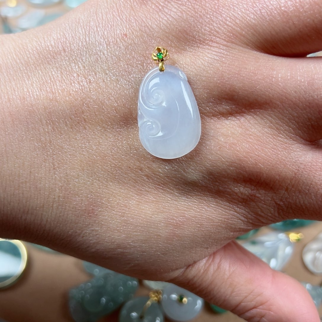 翡翠颈饰18K金镶嵌如意