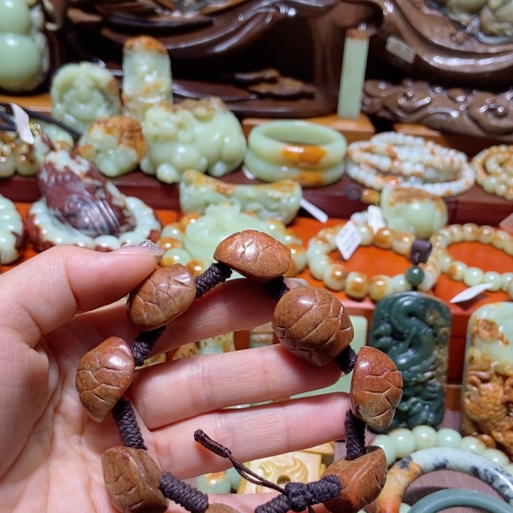 岫岩河磨玉（透闪石质玉）手链未镶嵌