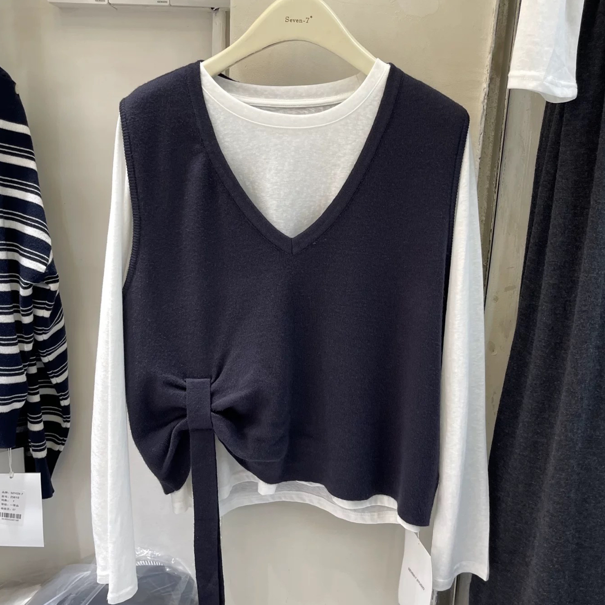 青青家 两件套马甲上衣