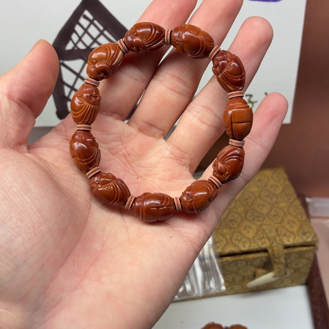 剑***出橄榄核吊坠小阿福