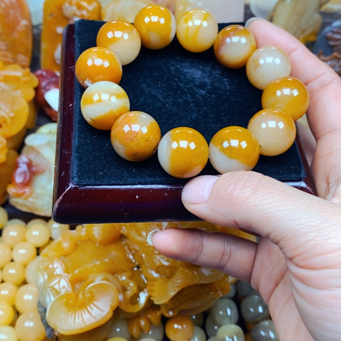 石英质玉（黄龙玉）颈饰未镶嵌