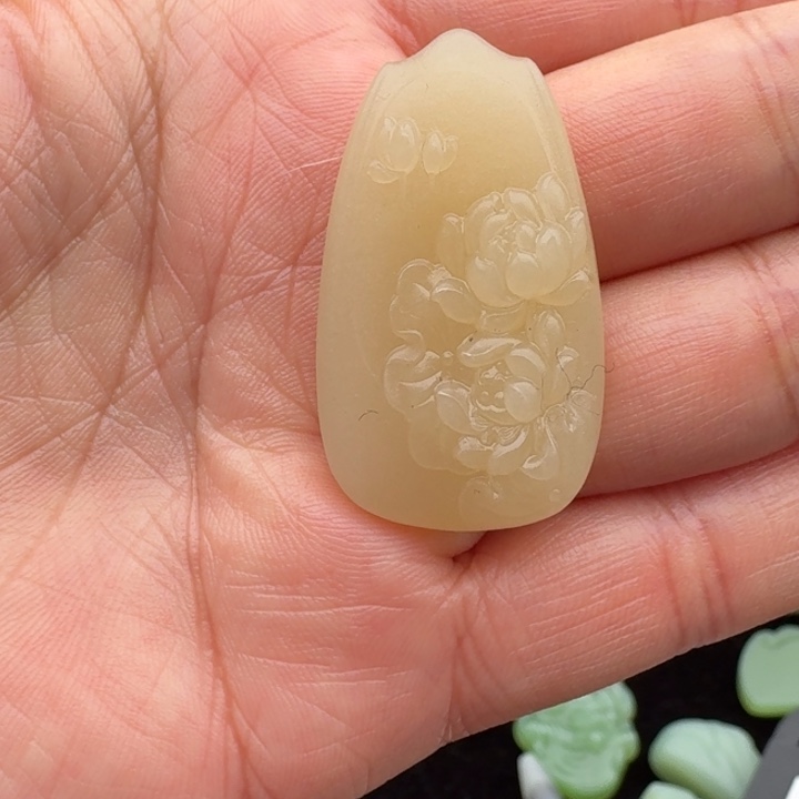 和田玉未镶嵌颈饰荣浩
