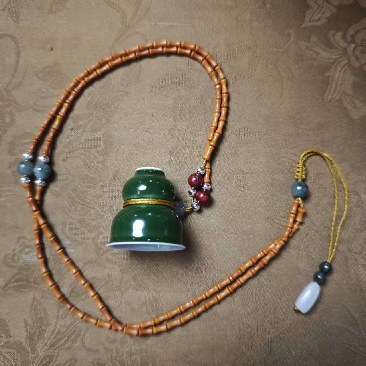 湖田书院绿底陶瓷小杯吊坠