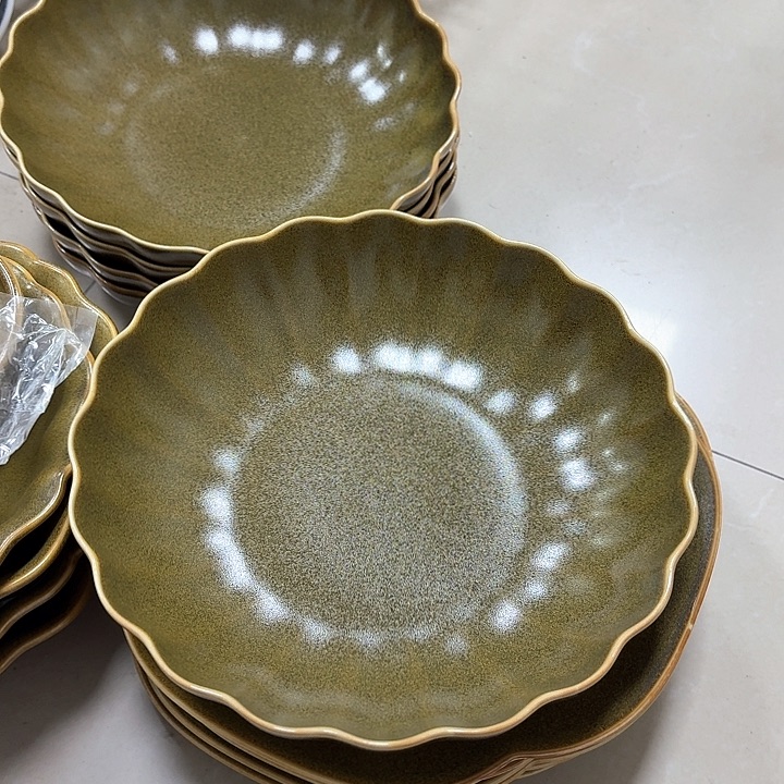 8寸菊花深盘茶叶末。 