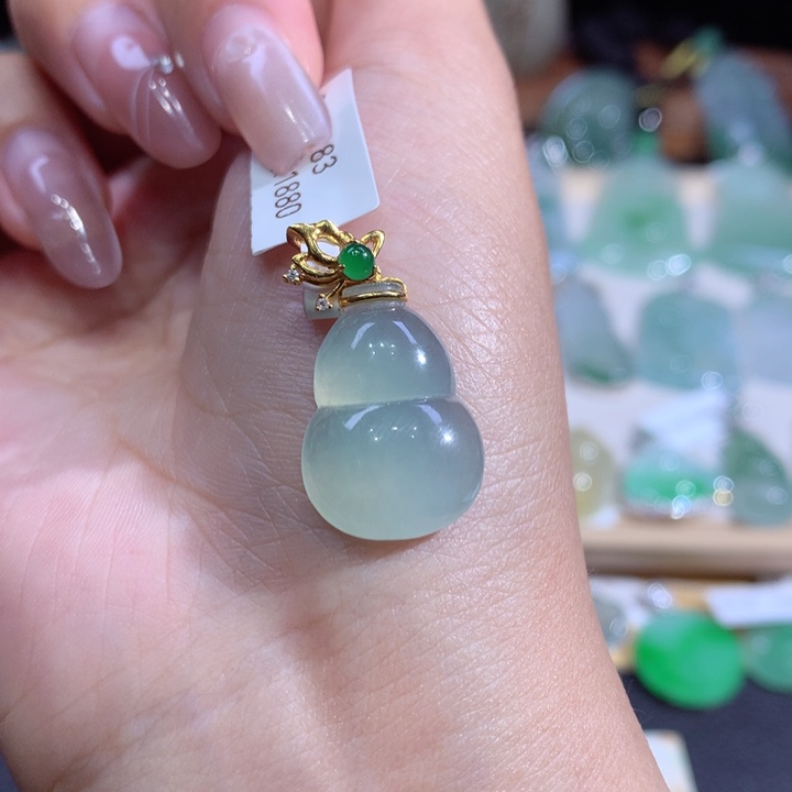 翡翠18K金镶嵌颈饰翡翠