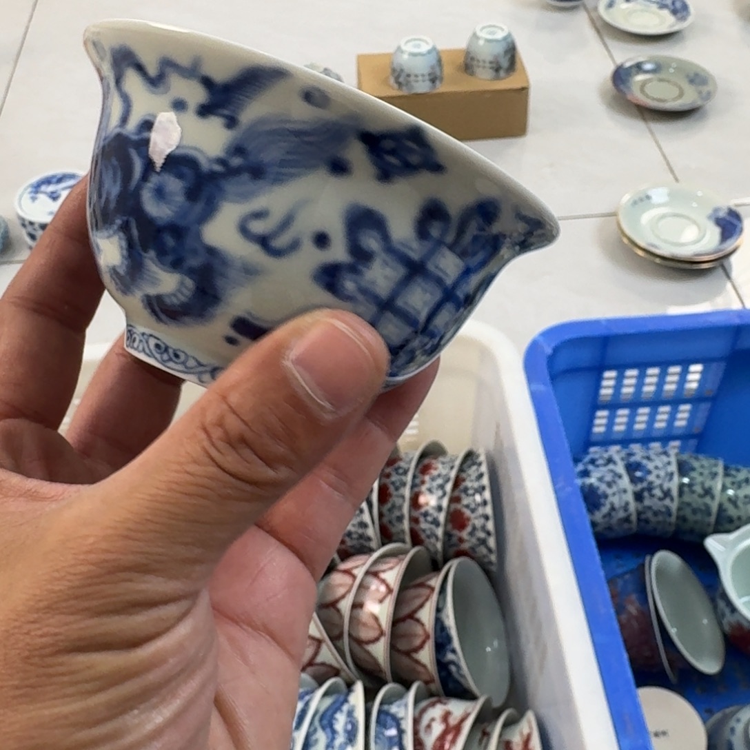 陶摆件青花狮子大压手