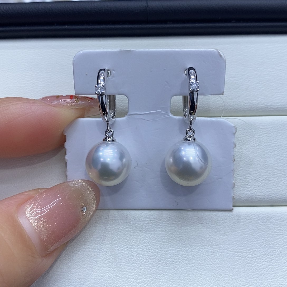 海水珍珠耳饰18K金镶嵌10到11点位