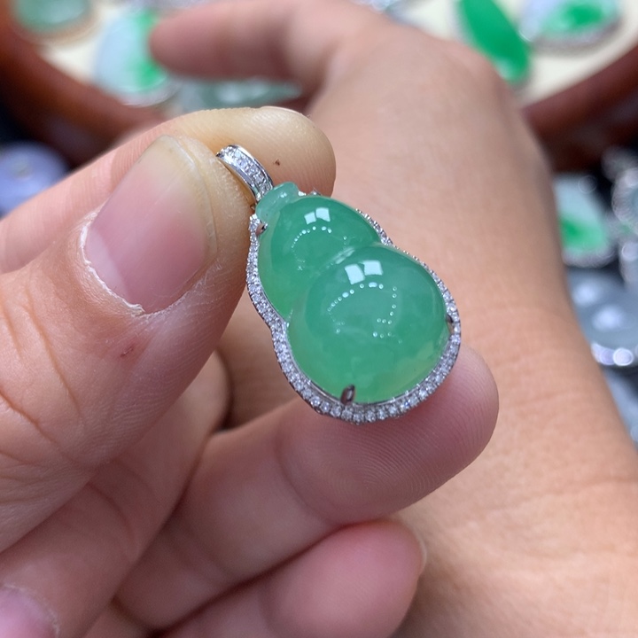 翡翠吊坠(不含链)18K金镶嵌