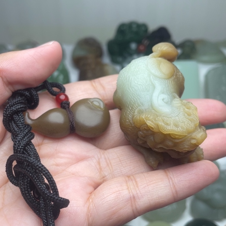 平***李颈饰未镶嵌和田玉