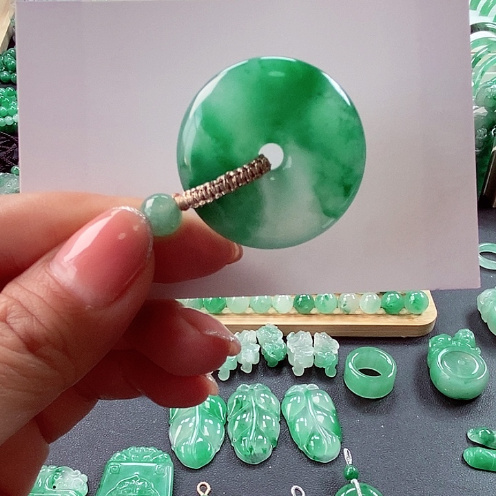 石英质玉未镶嵌吊坠(不含链)@*红