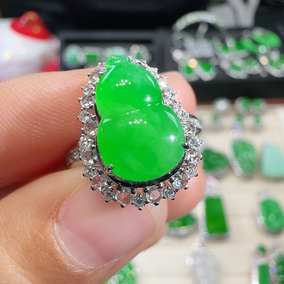 翡翠吊坠(不含链)18K金镶嵌