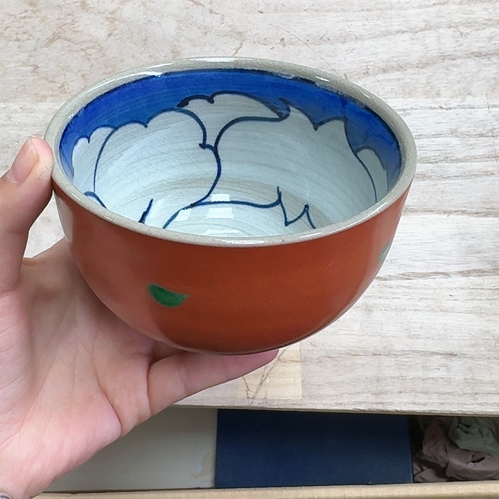 瓷片瓷器。               