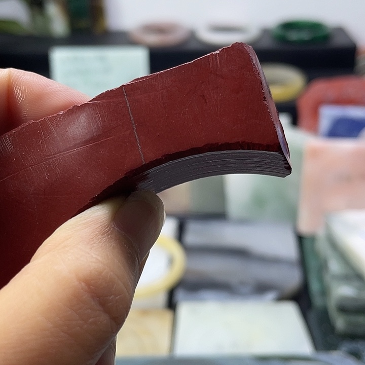 过***烟和田玉未镶嵌颈饰定制