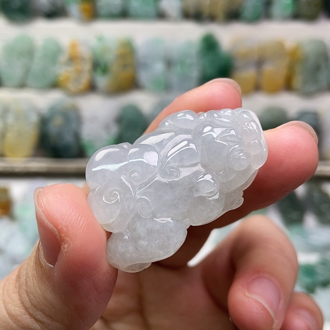 翡翠未镶嵌吊坠(赠链)