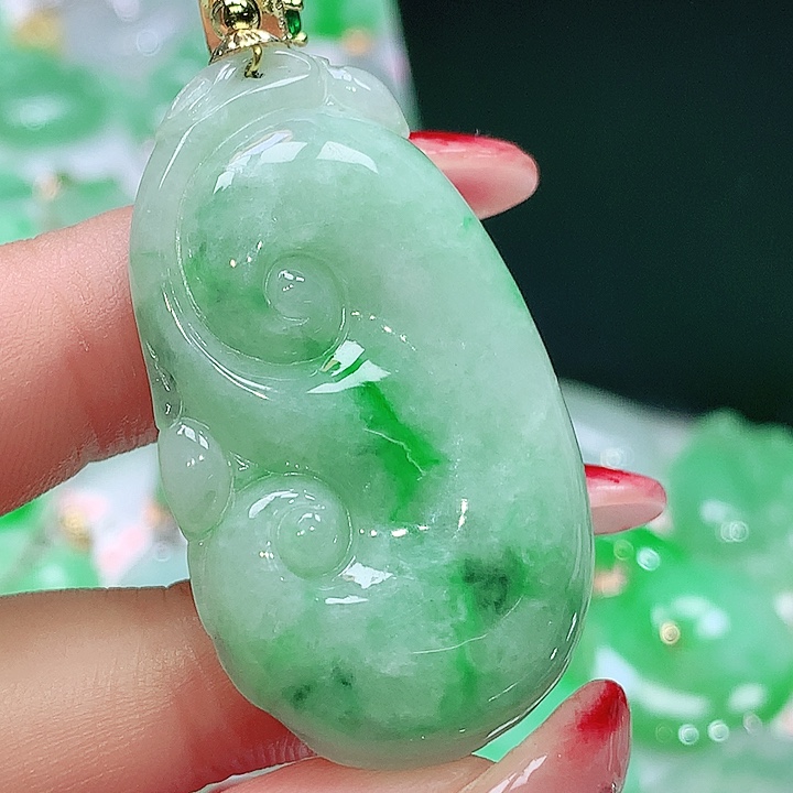 翡翠未镶嵌颈饰翡翠多样性发其一