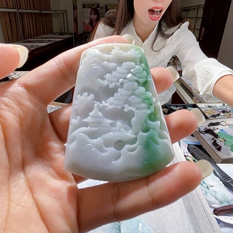 翡翠未镶嵌项圈一个