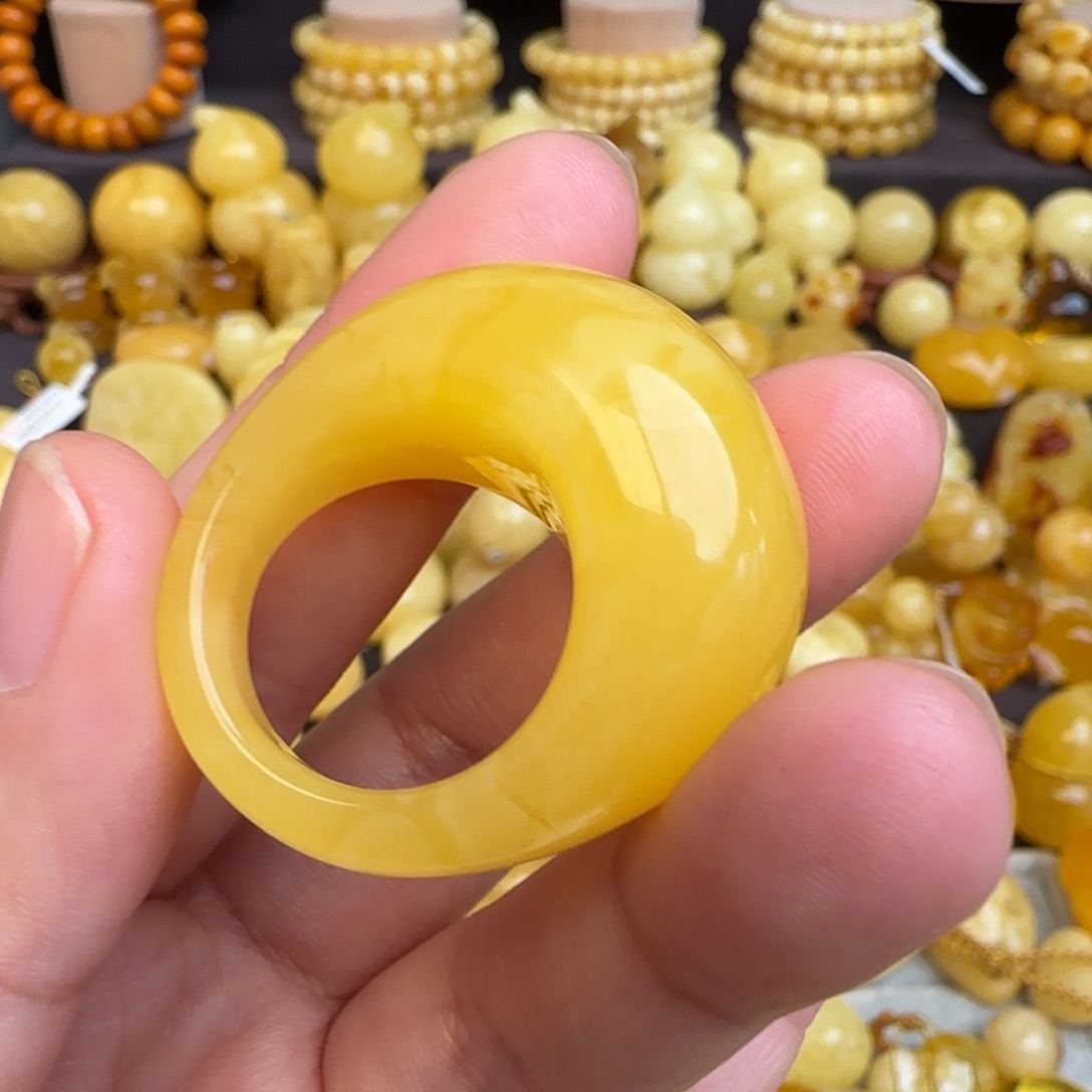 胡***允琥珀未镶嵌戒圈蜜蜡戒圈
