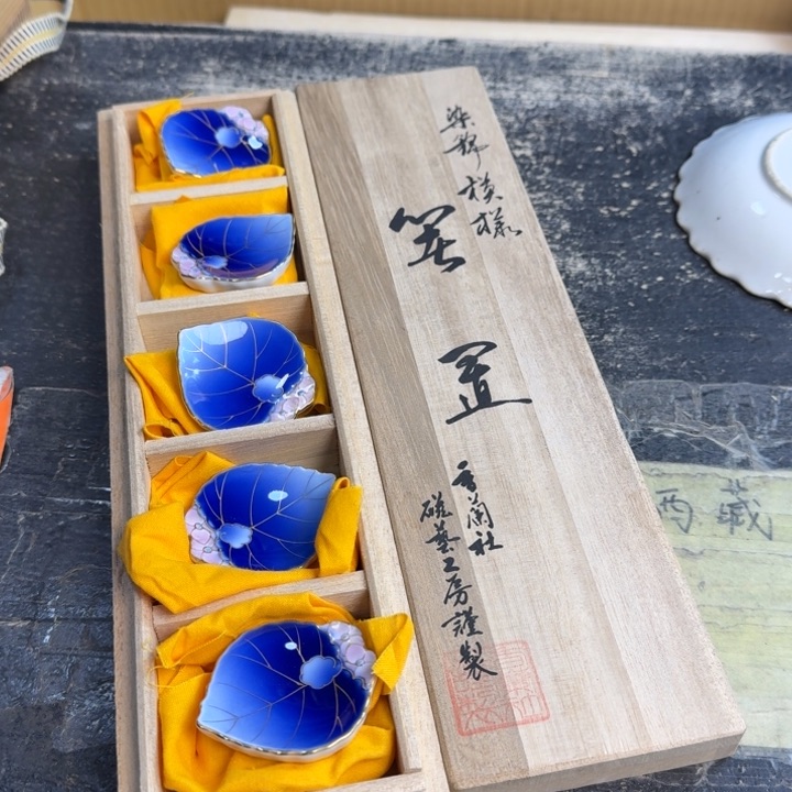瓷片一只有划痕……哈哈哈哈哈哈