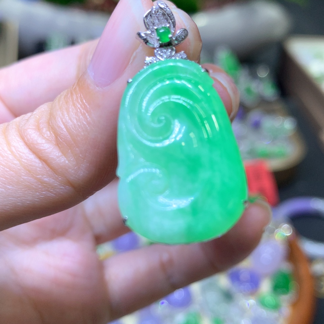 【闪购商品】翡翠颈饰18K金镶嵌翡翠吊坠项链