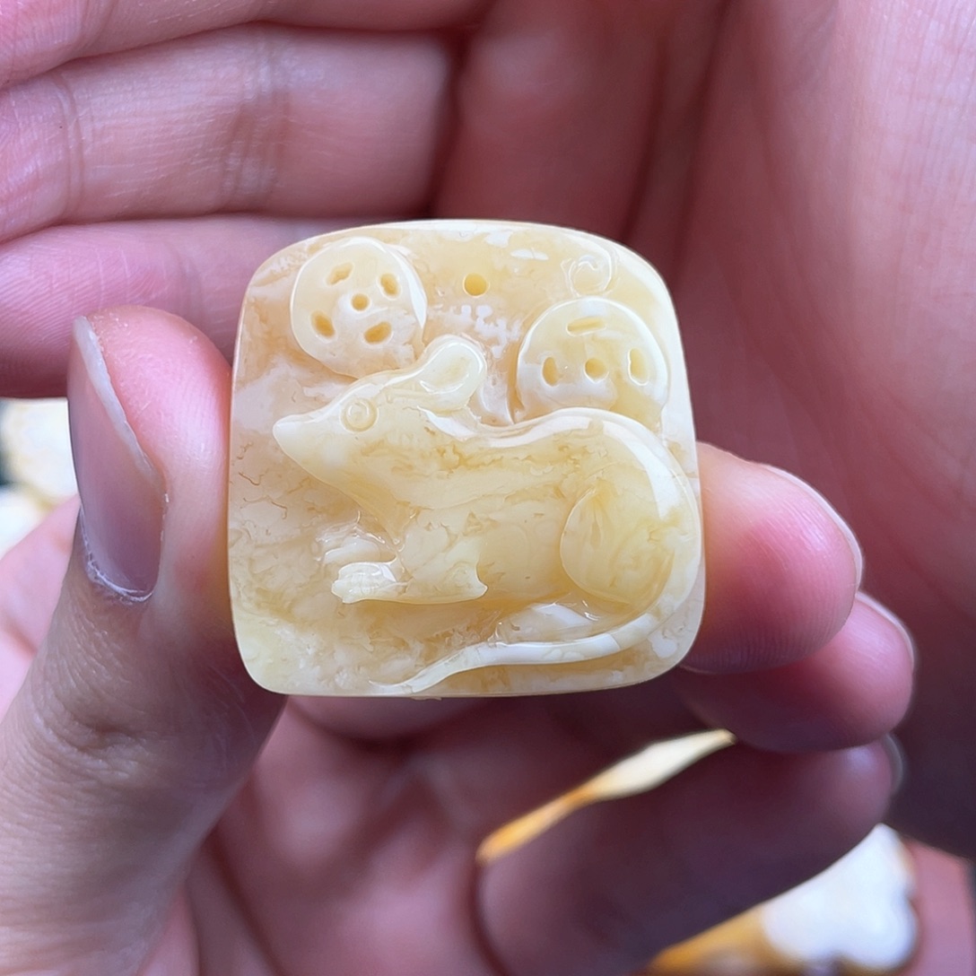 琥珀裸石未镶嵌蜜蜡