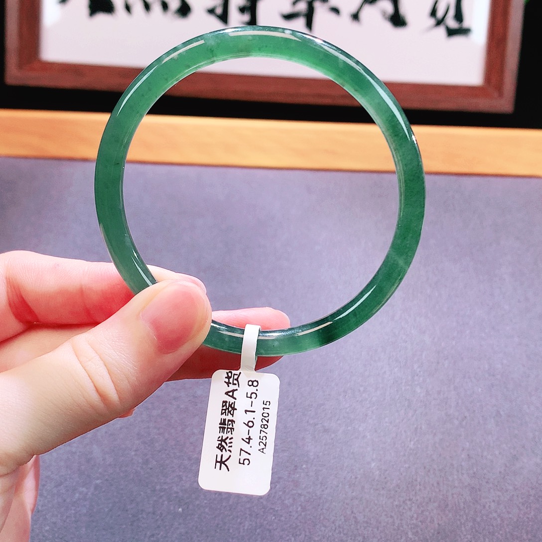 翡翠手镯未镶嵌天然翡翠