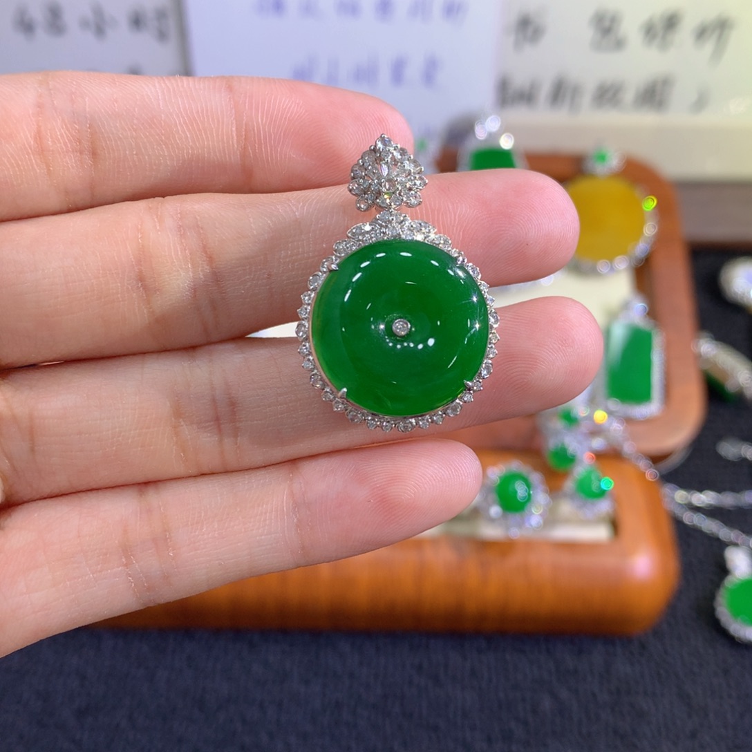 翡翠18K金镶嵌吊坠(不含链)平安扣