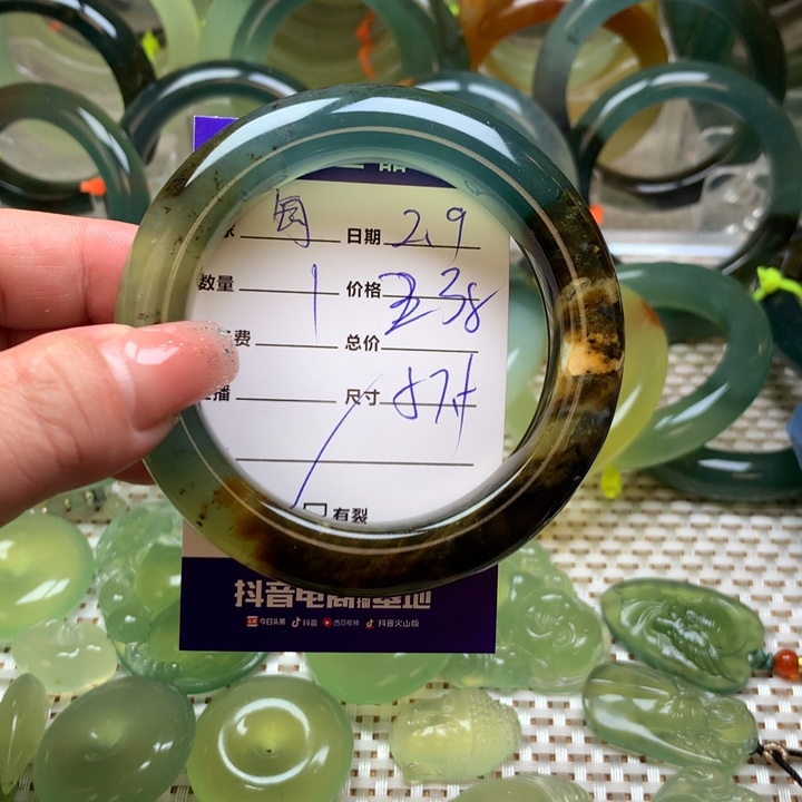 蛇纹石玉手镯未镶嵌每****咪