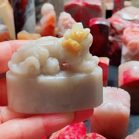 昌化石老性精品巧冻石手玩件