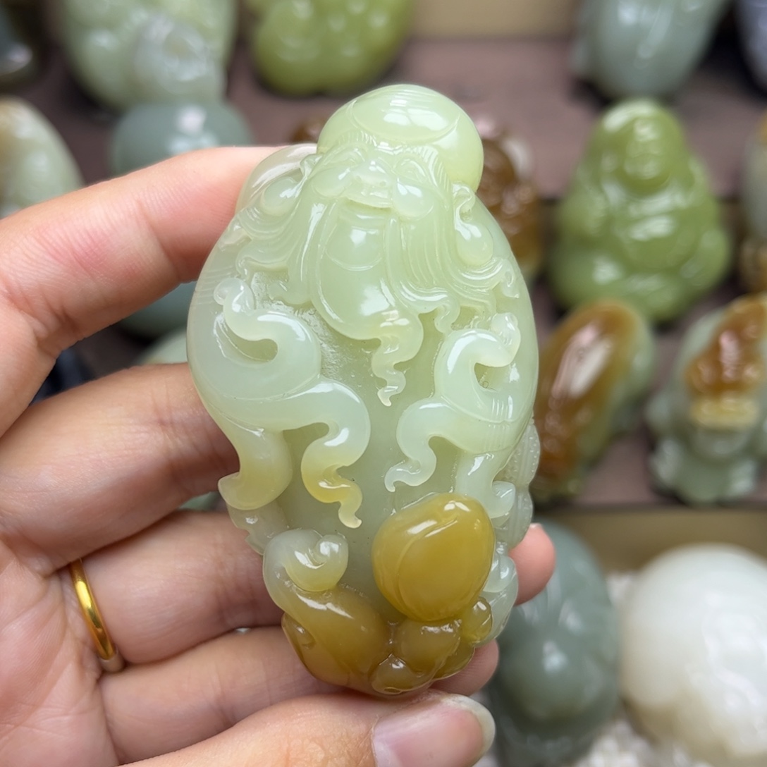 和田玉未镶嵌把件