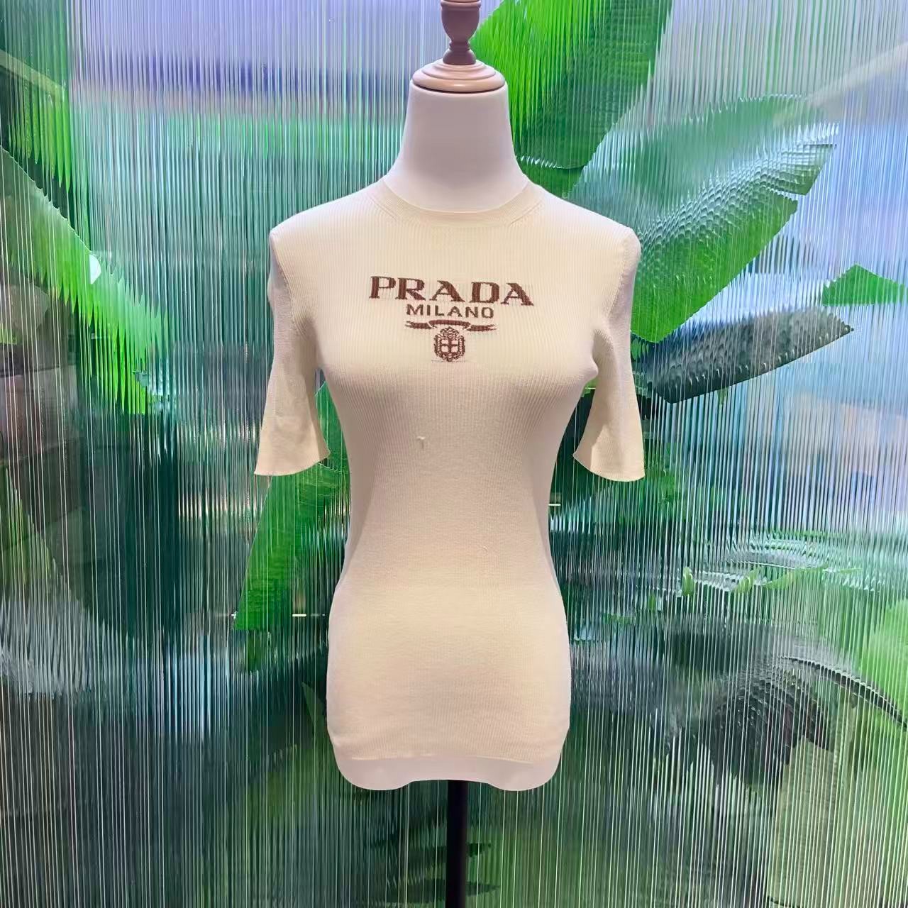 99新 Prada/普拉达 su/米白色针织上衣 40/99996744代购服务