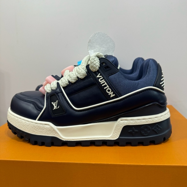 未使用 LouisVuitton/路易威登 39.5码 trainer 情人节 时尚板鞋