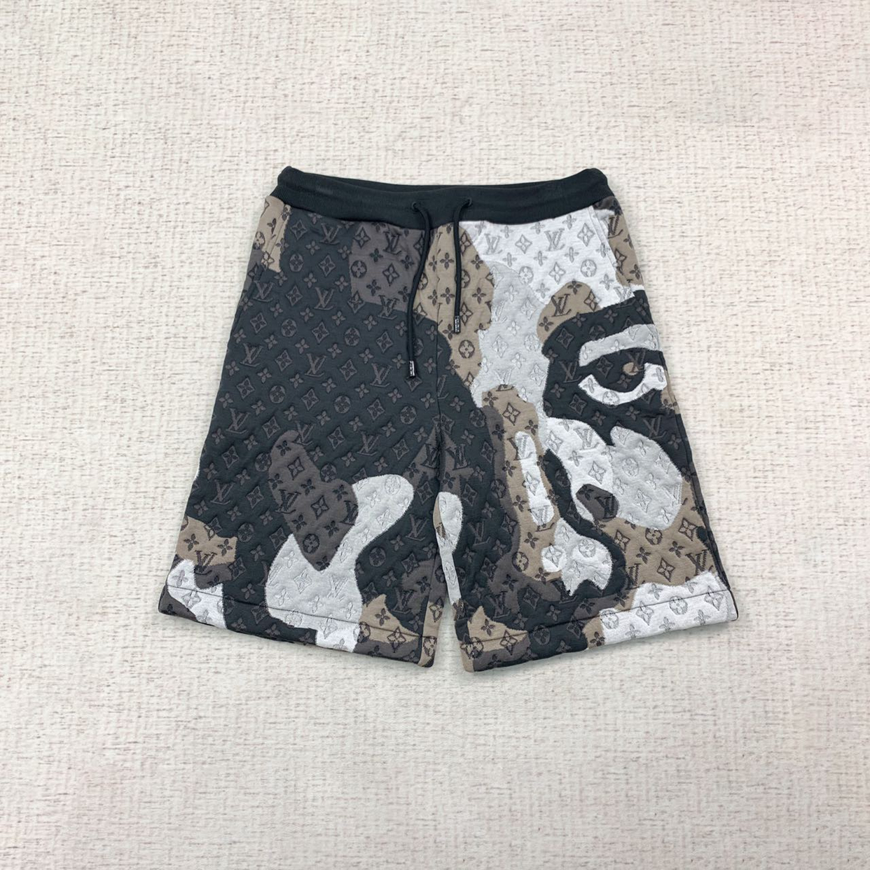 全新未使用 LV LOUIS VUITTON 图案印花满印短裤s码编码xb2093