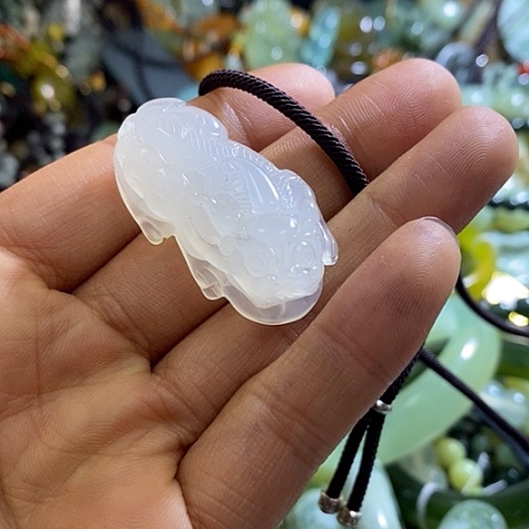 岫玉颈饰未镶嵌挂件