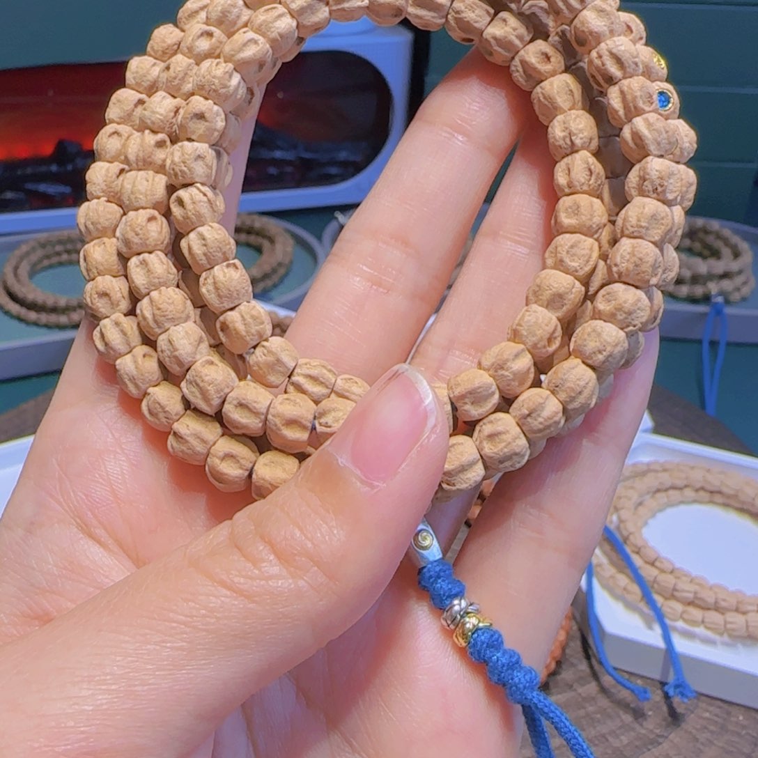 o***o柏香籽/百香籽吊坠