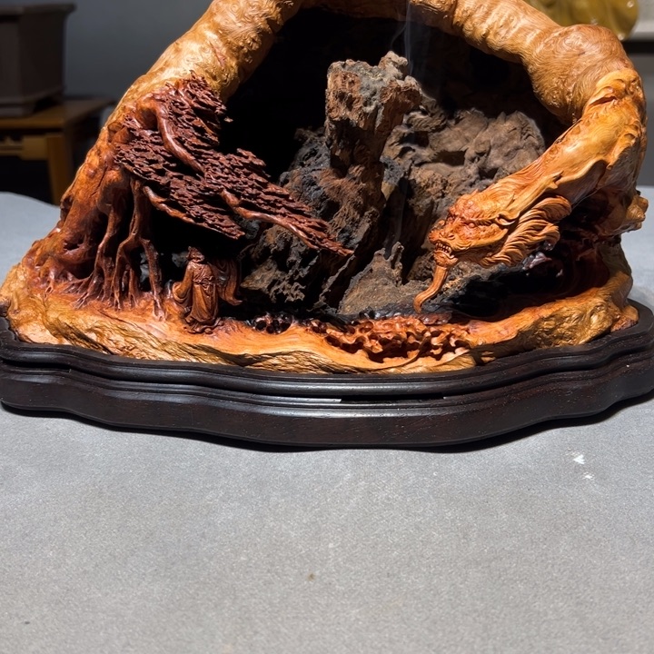 K***E荔枝木龙摆件作品