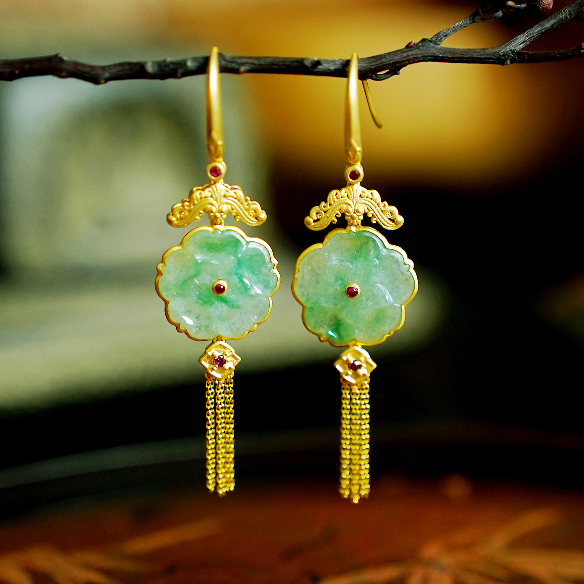 【国色天香】老坑清代果冻底飘绿翡翠耳环 18K金镶设计牡丹花开耳饰