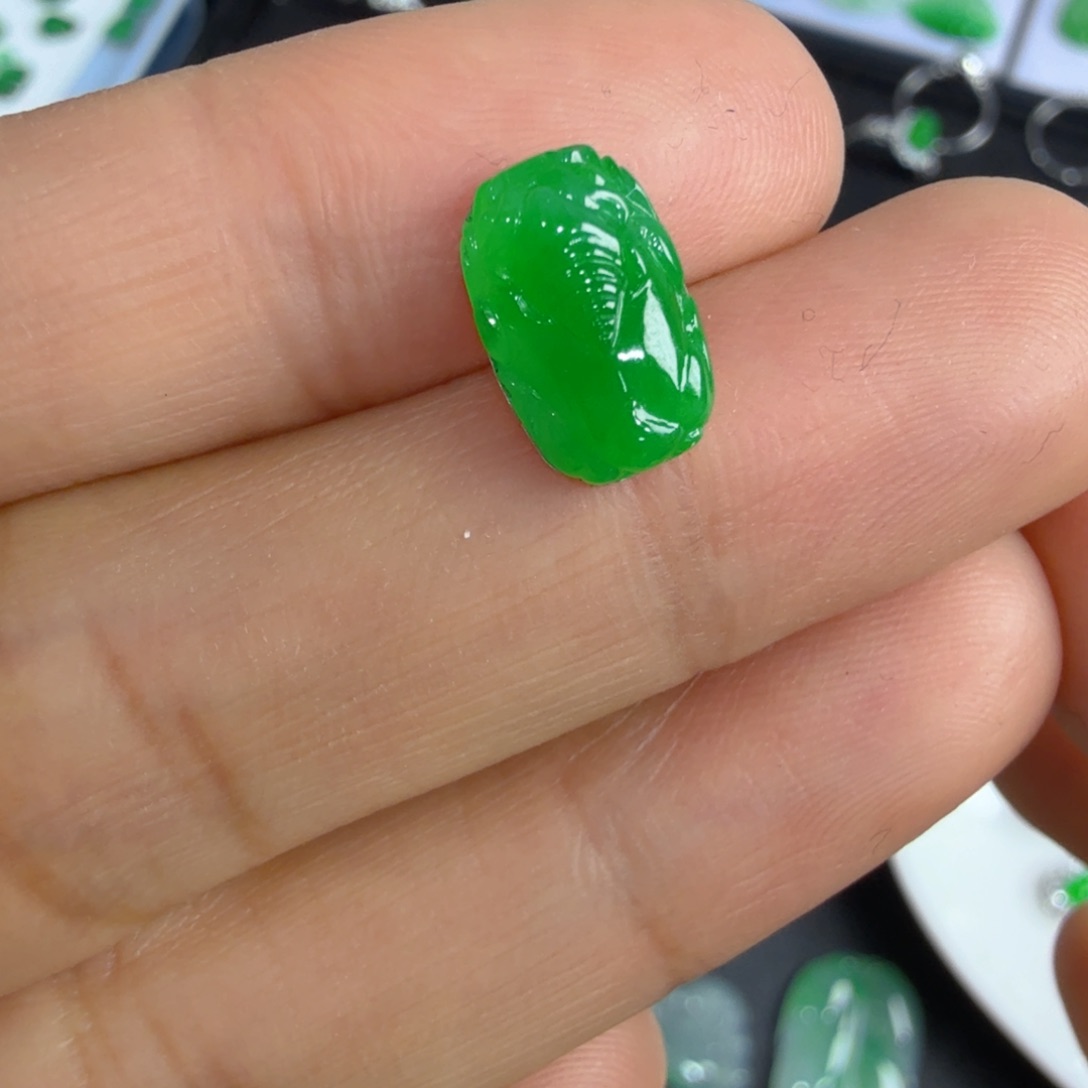 翡翠颈饰未镶嵌尔**格貔貅